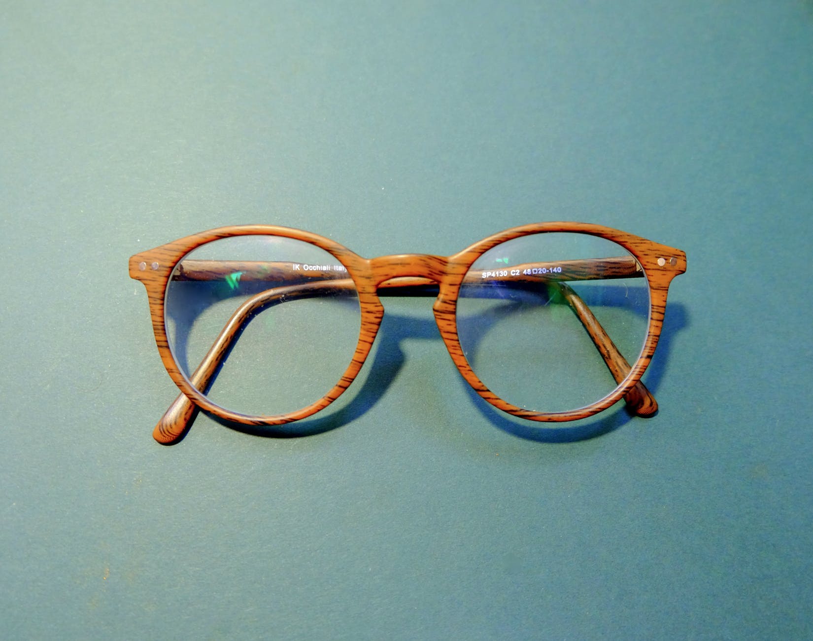 Usa tus mejores gafas para enfocarte en la narrativa interna de tus prospectos y clientes