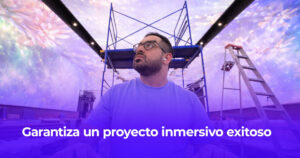 Luis Rueda en un espacio inmersivo
